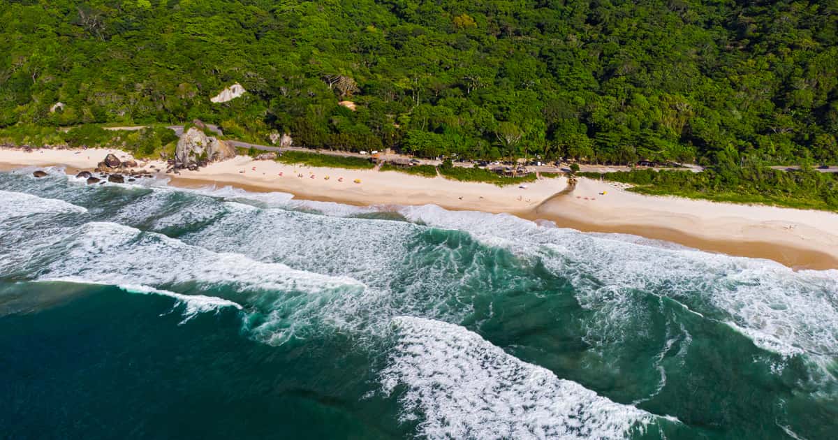 Cinco praias brasileiras se destacam entre as dez melhores do mundo em ranking internacional de sustentabilidade