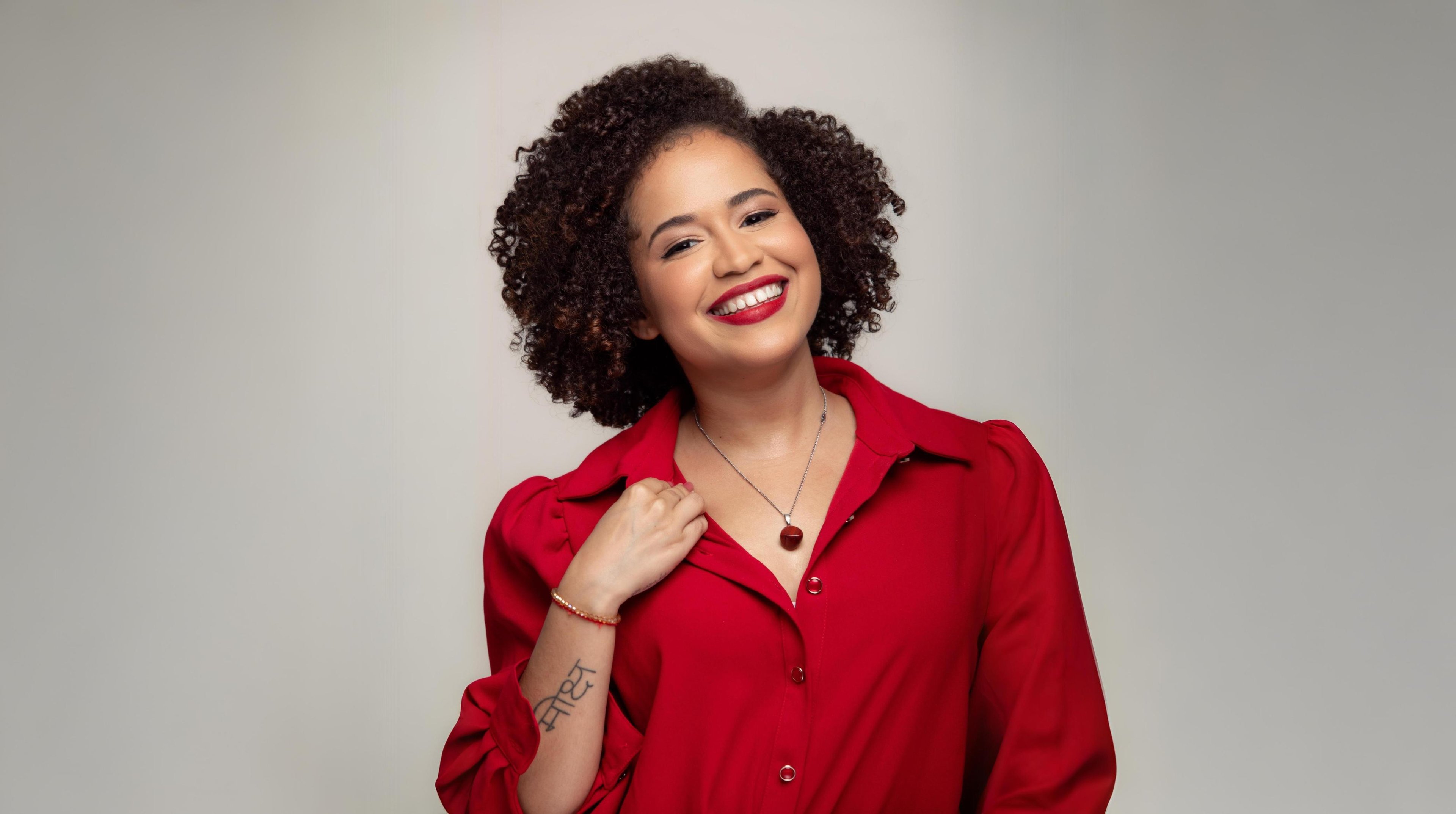 Brenda Mota transforma dor em sucesso com a Filhas de Maria, marca de cosméticos para cabelos crespos e cacheados