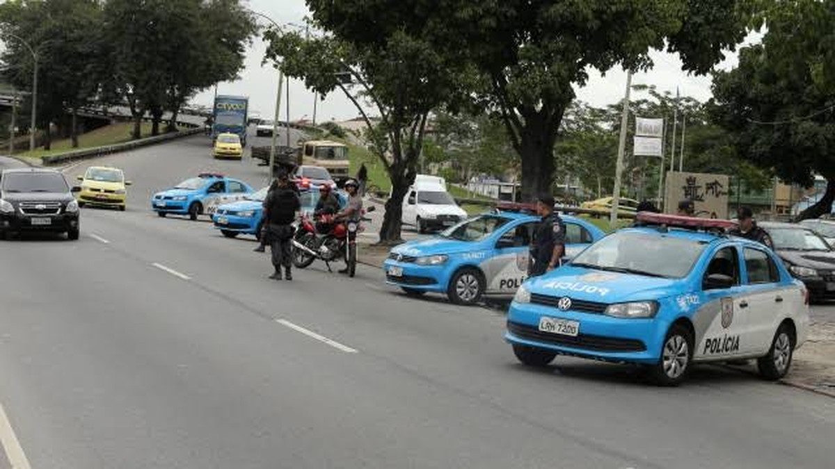 Blitzes do Rio terão máquinas de cartão para pagamento de multas e programa de CNH Social em breve