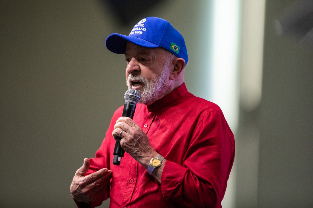 Lula critica Bolsonaro e afirma que ex-presidente deve pagar pelas ações que cometeu durante seu mandato