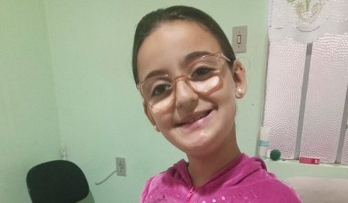 Campanha busca apoio para cirurgia urgente de menina com abcesso nas amígdalas após tratamento prolongado