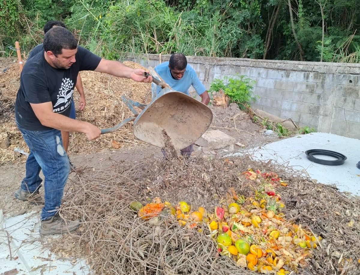 Projeto de compostagem em Niterói transforma 1.210 quilos de resíduos em adubo e promove sustentabilidade