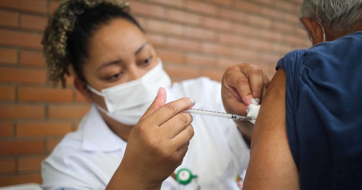 Vacinação contra a gripe em São Paulo apresenta adesão alarmantemente baixa entre grupos prioritários