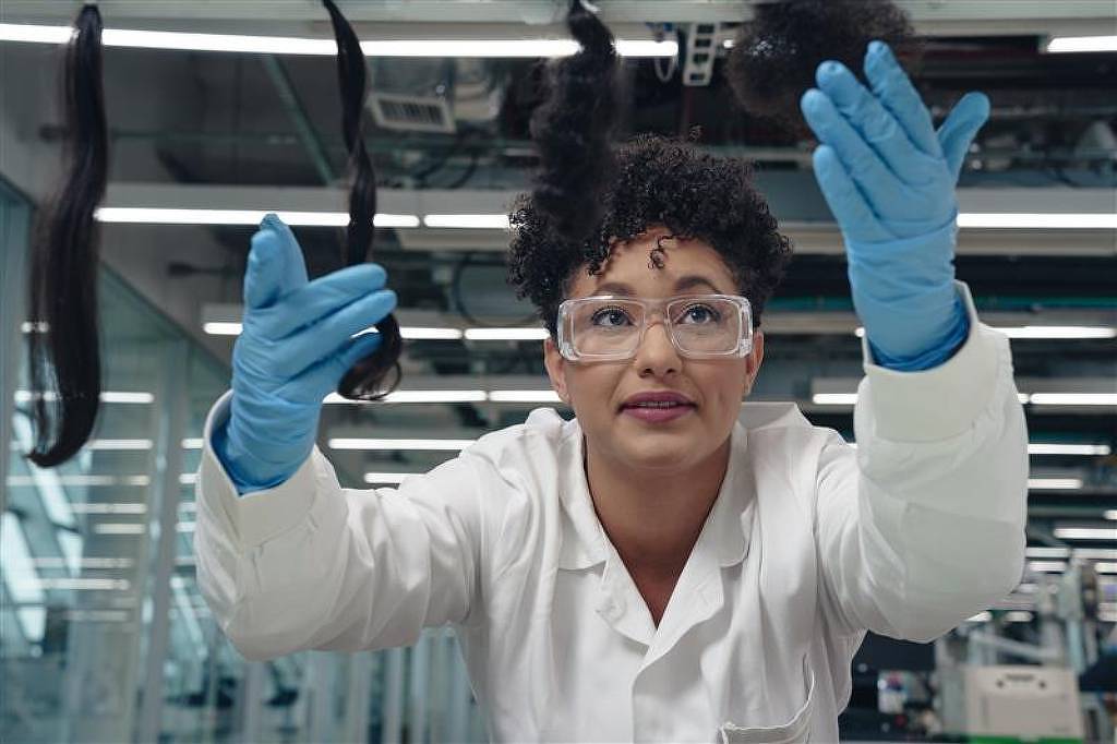 Beleza negra ganha espaço no mercado com produtos diversificados e movimento social de empoderamento feminino