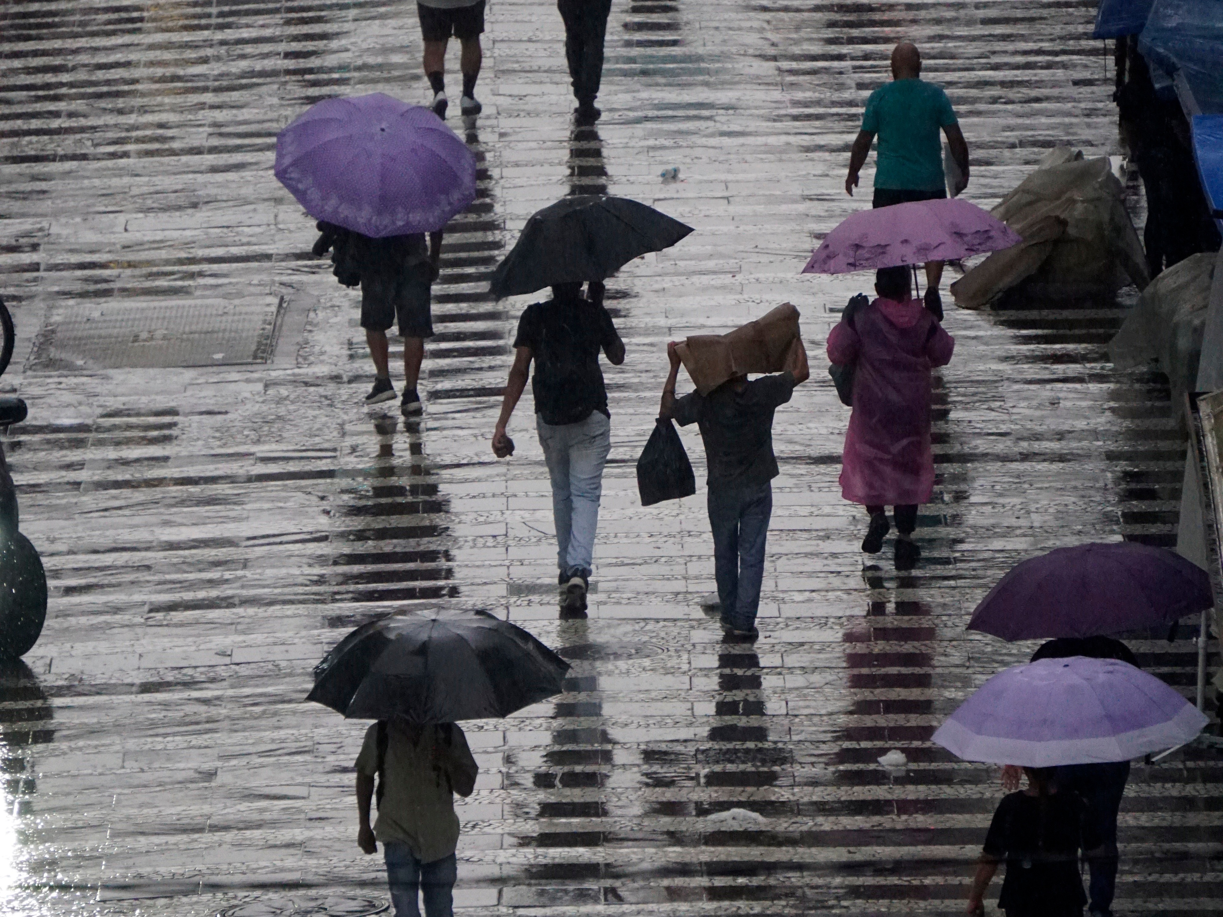São Paulo enfrenta desafios climáticos e sociais, exigindo adaptações urgentes e financiamento eficaz para a resiliência urbana