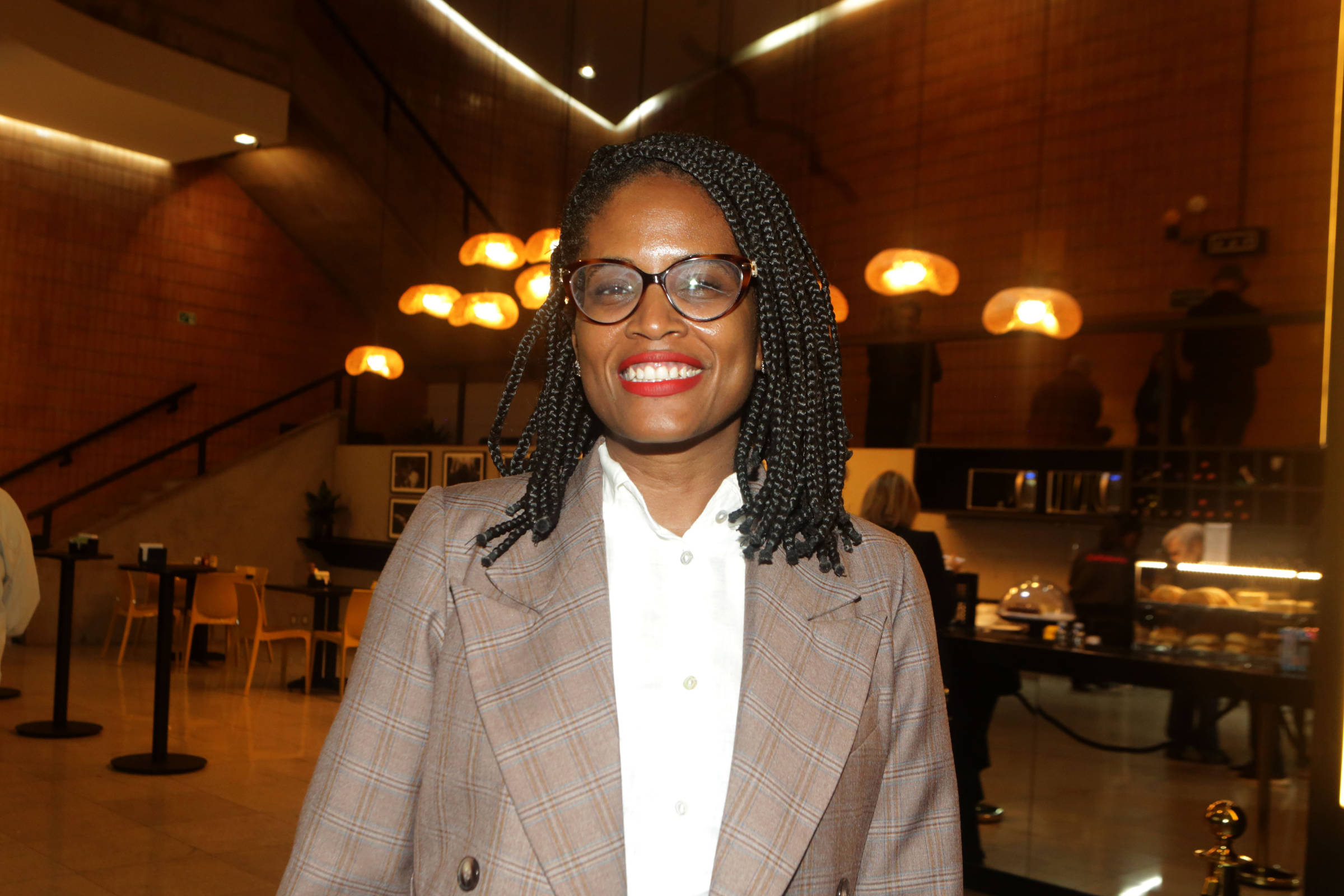Djamila Ribeiro destaca o poder das mulheres negras como protagonistas na transformação do Brasil durante o Festival Pacto das Pretas