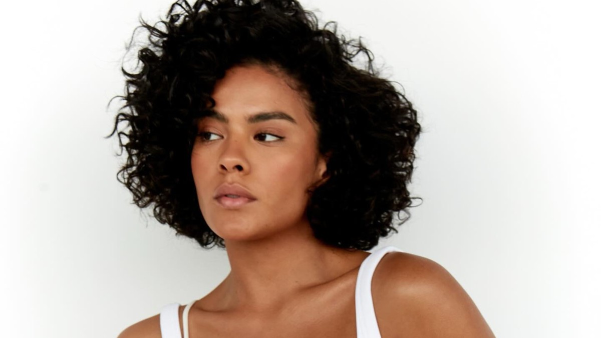 Bella Campos denuncia racismo e celebra representatividade em desabafo no Instagram
