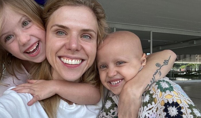 Liza, de 3 anos, enfrenta batalha contra sarcoma de Ewing e busca tratamento com protonterapia na Espanha