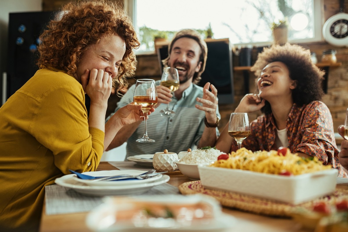 Saúde social é essencial para o bem-estar: vínculos fortes são tão importantes quanto alimentação e água