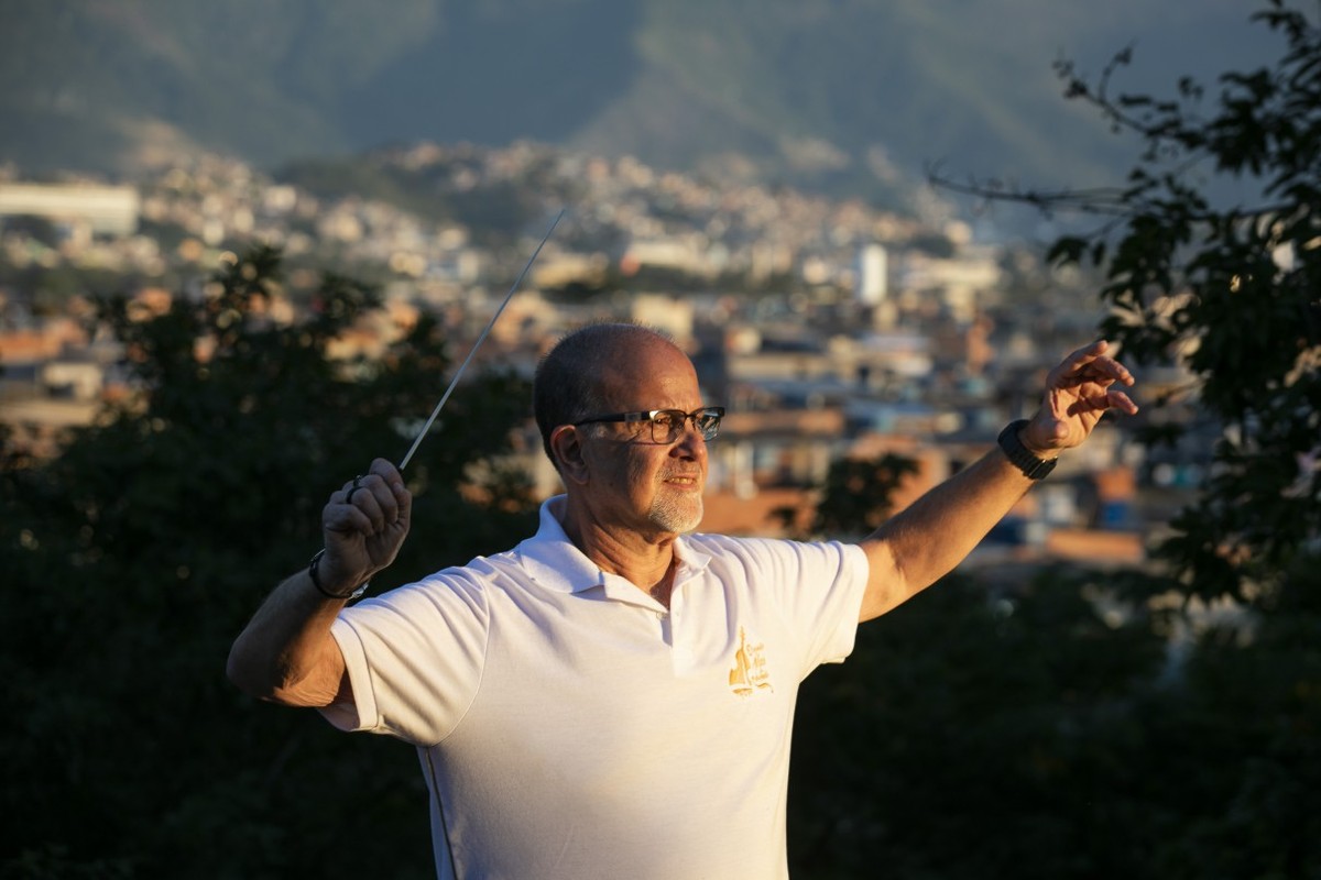Carlos Eduardo Prazeres transforma dor em esperança com a Orquestra Maré do Amanhã, que completa 15 anos