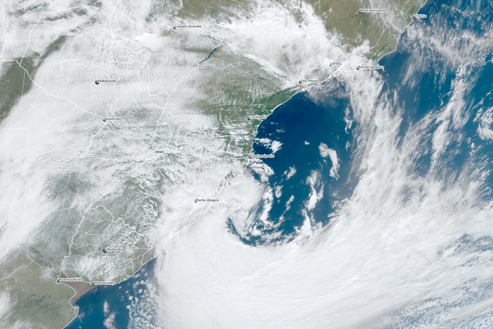 Ciclone extratropical provoca ventos intensos e queda acentuada nas temperaturas no Sul e Sudeste do Brasil