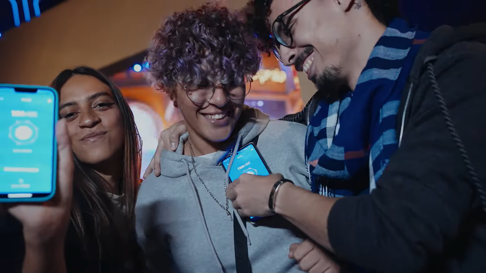 TIM Vibe transforma som em vibrações táteis e promove inclusão em eventos musicais para surdos
