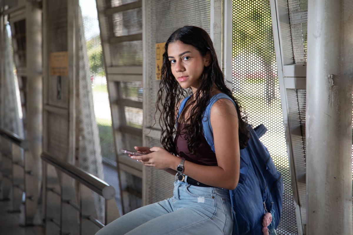 "Estudante de Pedagogia se torna voz da população ao criticar novo sistema de transporte no Rio"