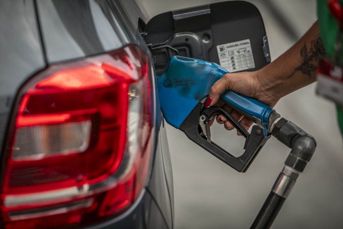 Brasil adota nova mistura de gasolina com 30% de etanol para reduzir importações e estimular economia sustentável