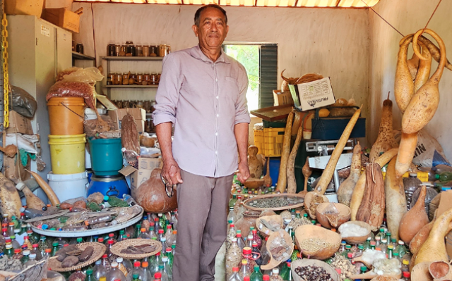 Geraldo Gomes preserva a tradição de guardar sementes e promove a agroecologia no semiárido mineiro