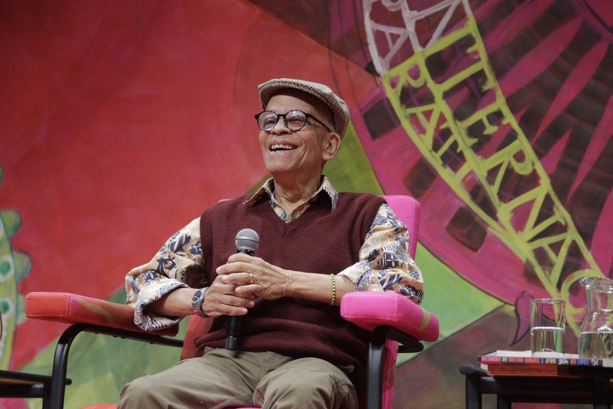 Nei Lopes inspira esperança e reflexão sobre samba e religiosidade na Flip 2025