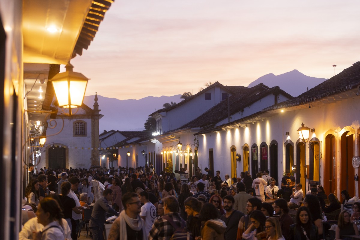 Festa Literária Internacional de Paraty transforma escritores em estrelas e debate temas urgentes da sociedade
