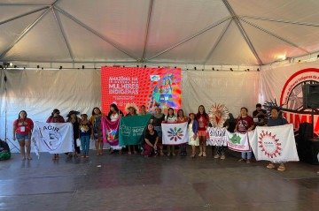 IV Marcha das Mulheres Indígenas reúne mais de sete mil participantes em Brasília para defender territórios e o clima