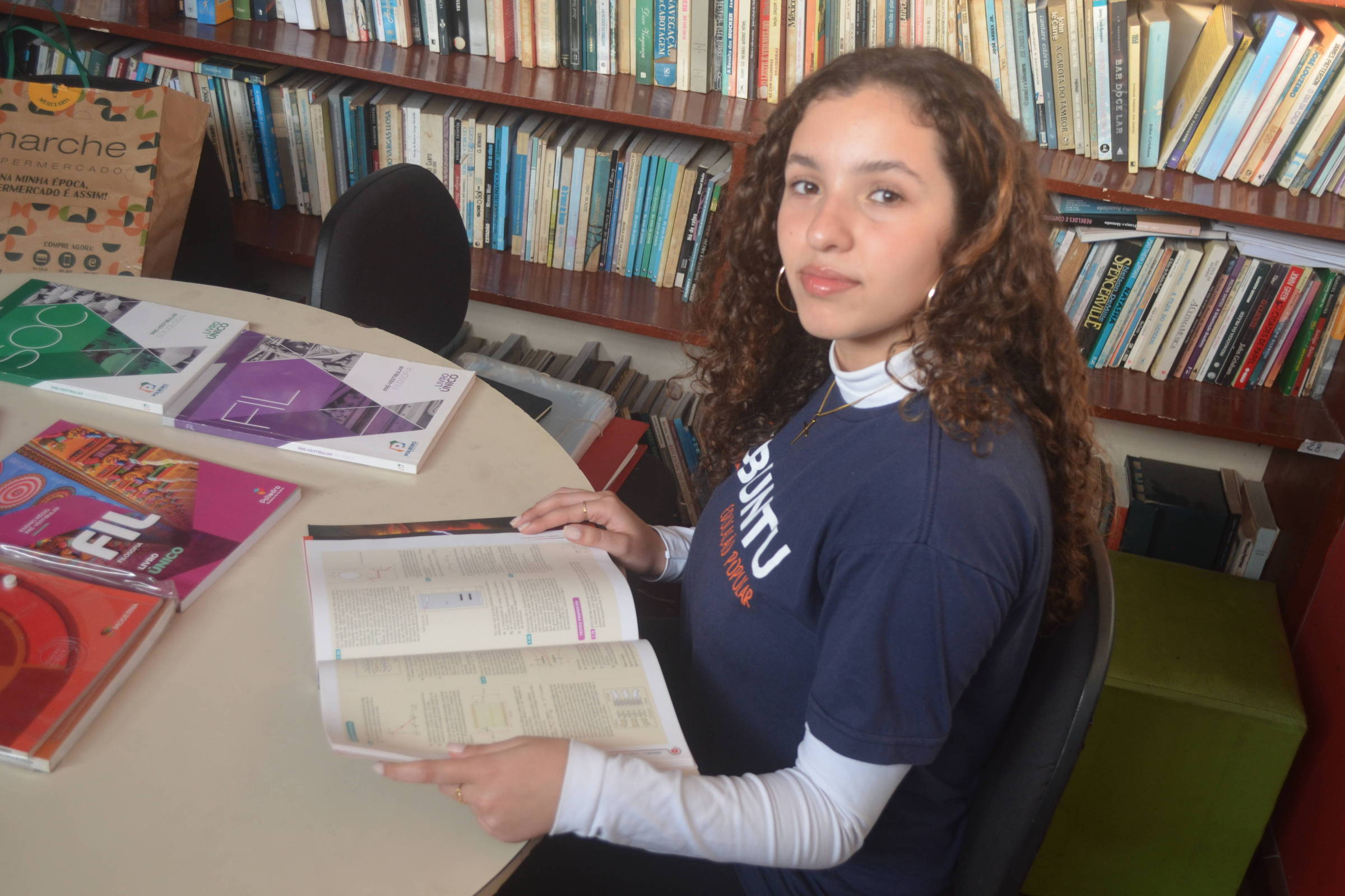 Taxas de inscrição no vestibular dificultam acesso de estudantes de baixa renda ao ensino superior no Brasil