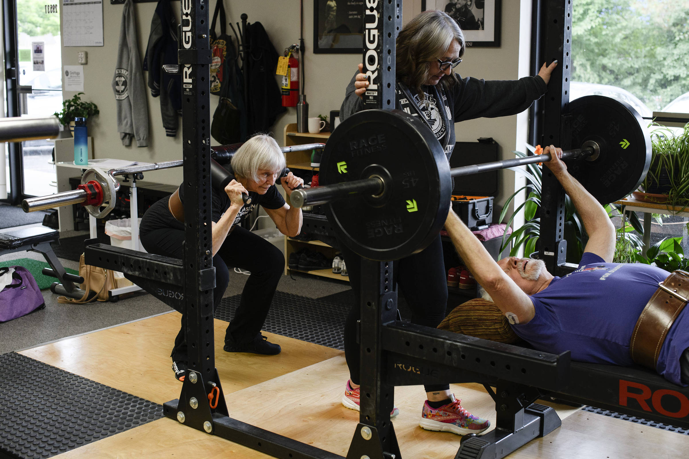 "Greysteel Strength and Conditioning transforma a vida de idosos com levantamento de peso e comunidade"