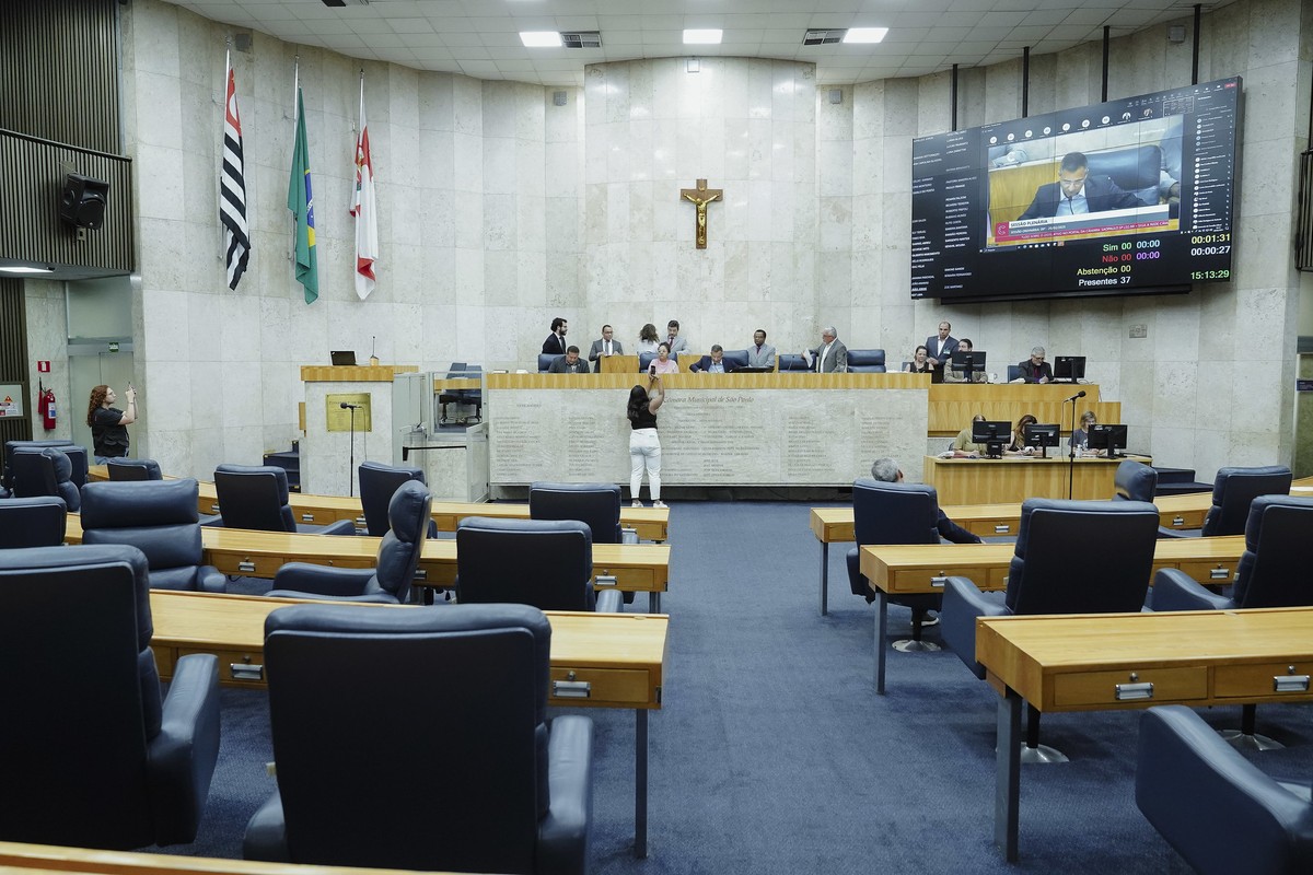 Câmara de São Paulo inicia semestre com projetos polêmicos, incluindo flexibilização da Lei Cidade Limpa e mototáxis
