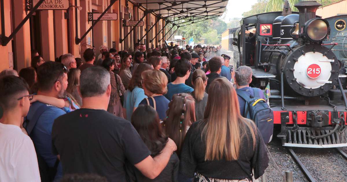 Locomotiva a vapor revive o charme das antigas viagens em passeio gratuito entre Campinas e Tanquinho