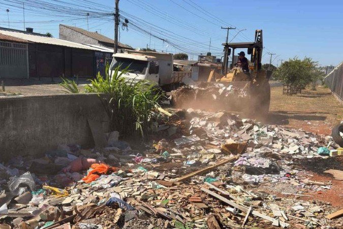 Ceilândia realiza mutirão e remove 26 toneladas de entulho para melhorar saúde e segurança da população