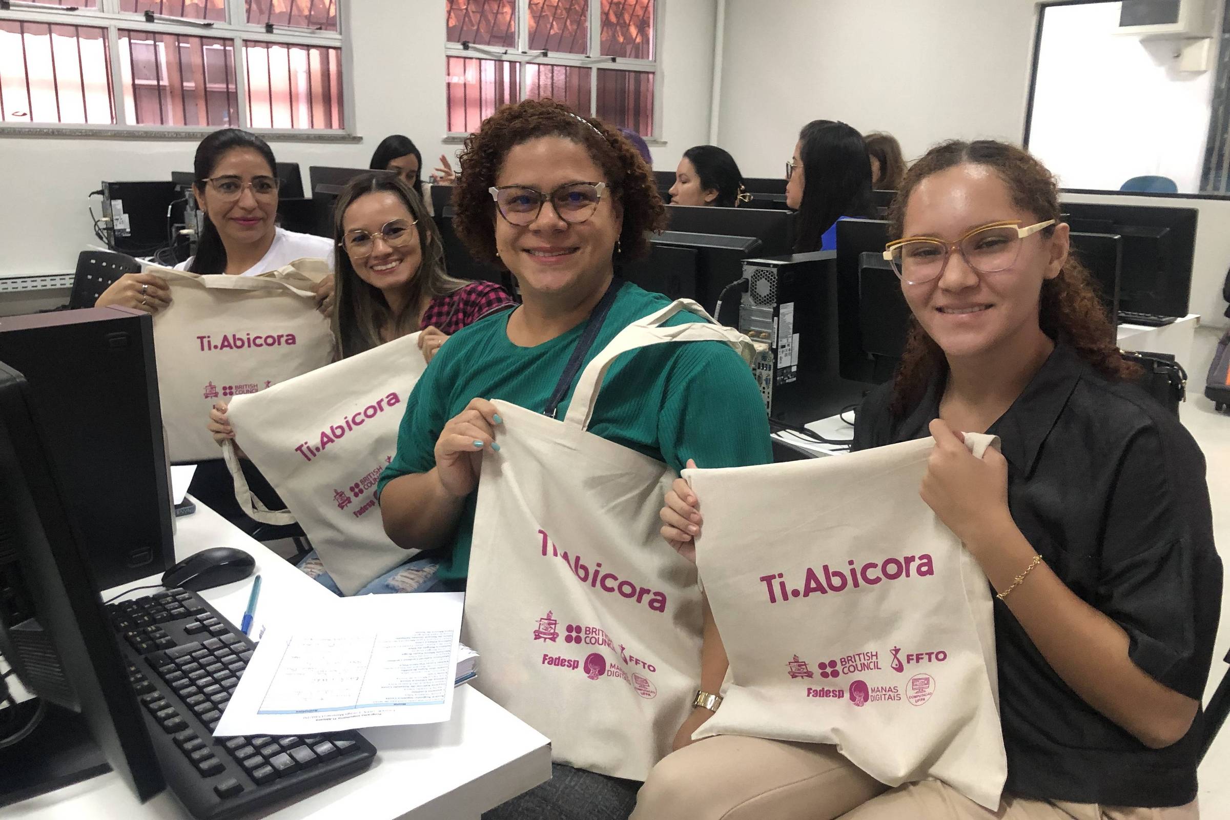 Manas Digitais transforma a realidade de mulheres na tecnologia na Amazônia com capacitação e inclusão profissional