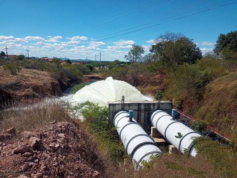 Água da transposição do Rio São Francisco chega à Barragem de São Gonçalo, garantindo segurança hídrica no RN