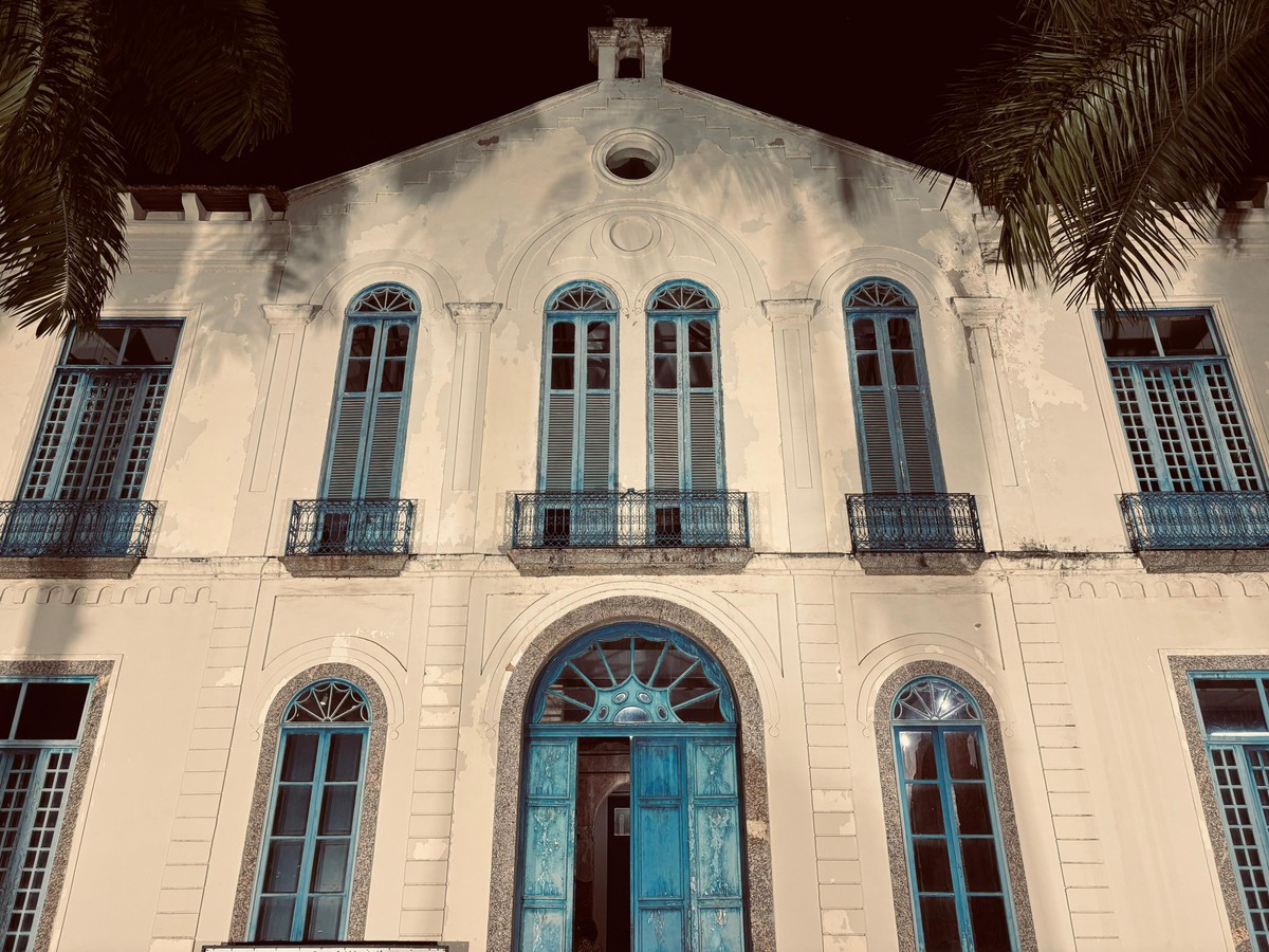 RioLuz celebra 35 anos com nova iluminação do Palacete Princesa Isabel, valorizando cultura e segurança na Zona Oeste