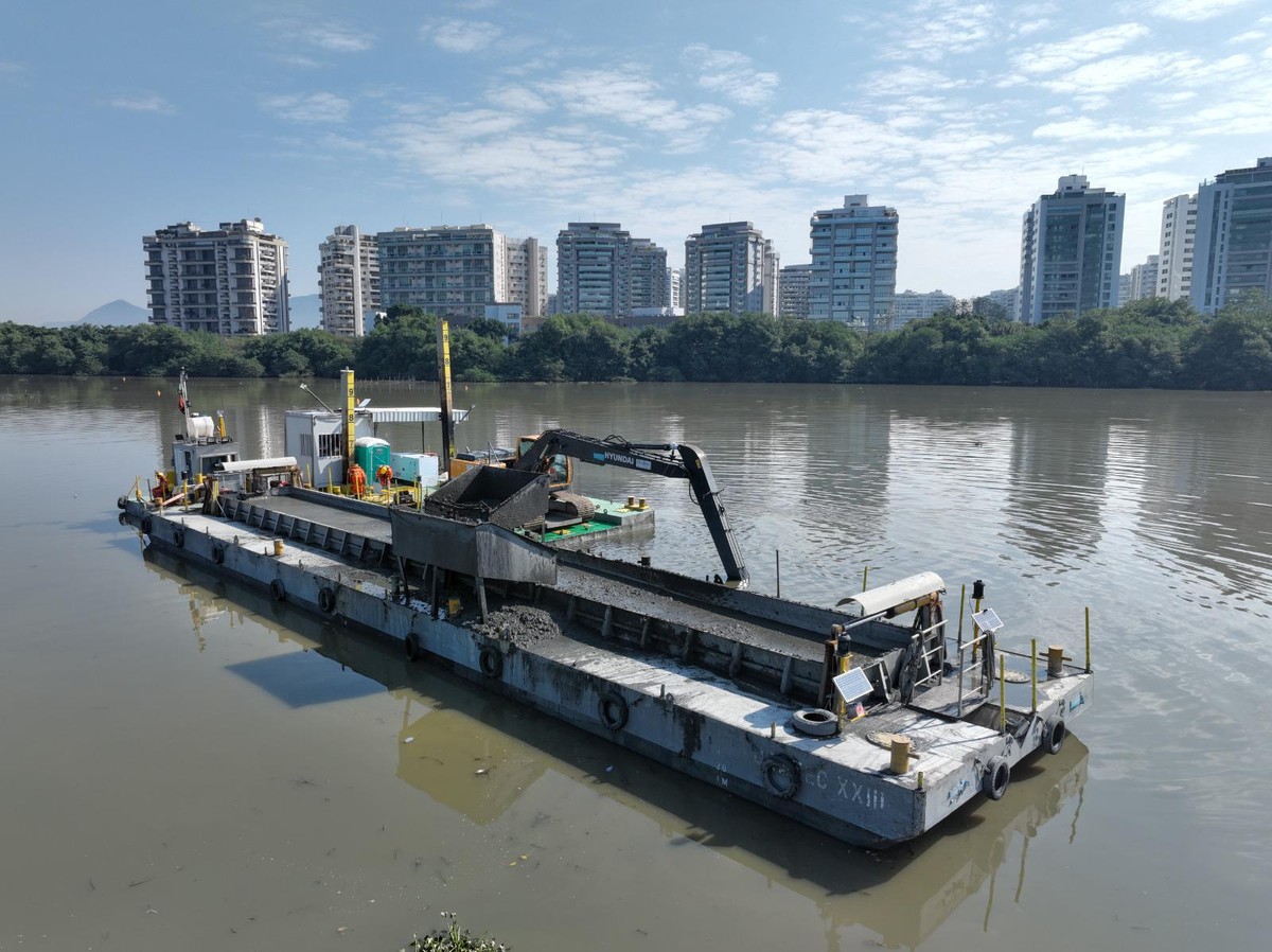 Iguá remove 300 toneladas de lixo e realiza dragagem para restaurar ecossistema das lagoas de Jacarepaguá