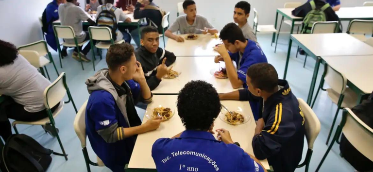 Ministério da Saúde lança cadernos de atividades e curso sobre alimentação saudável nas escolas