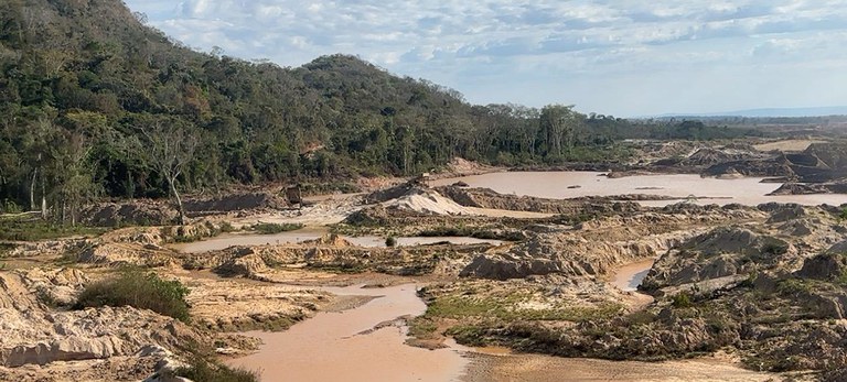 Ibama intensifica combate ao garimpo ilegal na Terra Indígena Sararé e destrói estruturas clandestinas