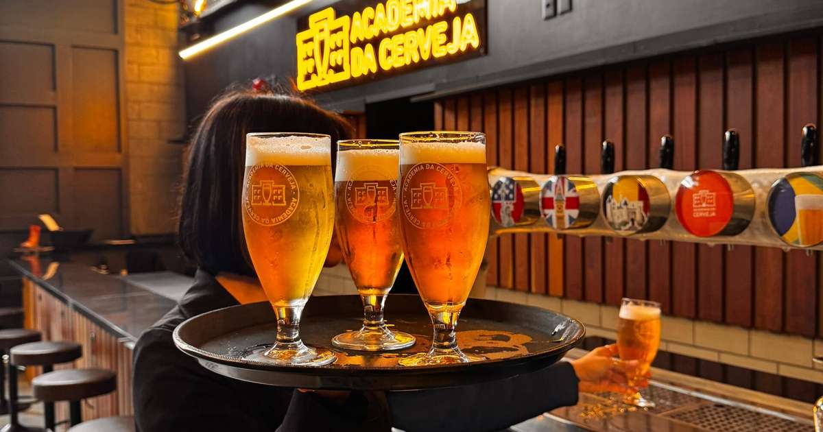 Academia da Cerveja oferece cinco mil bolsas para curso gratuito de garçons em homenagem ao Dia do Garçom