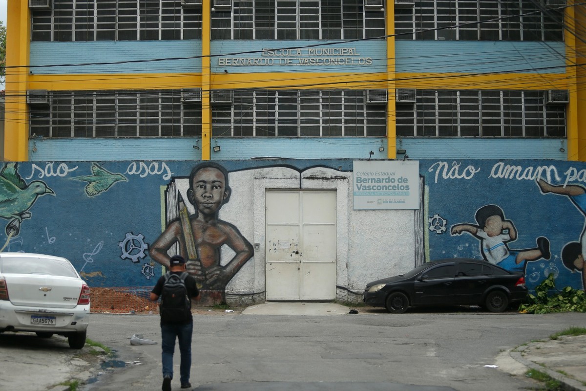 Crianças no Brasil enfrentam a violência armada e o impacto na educação é alarmante