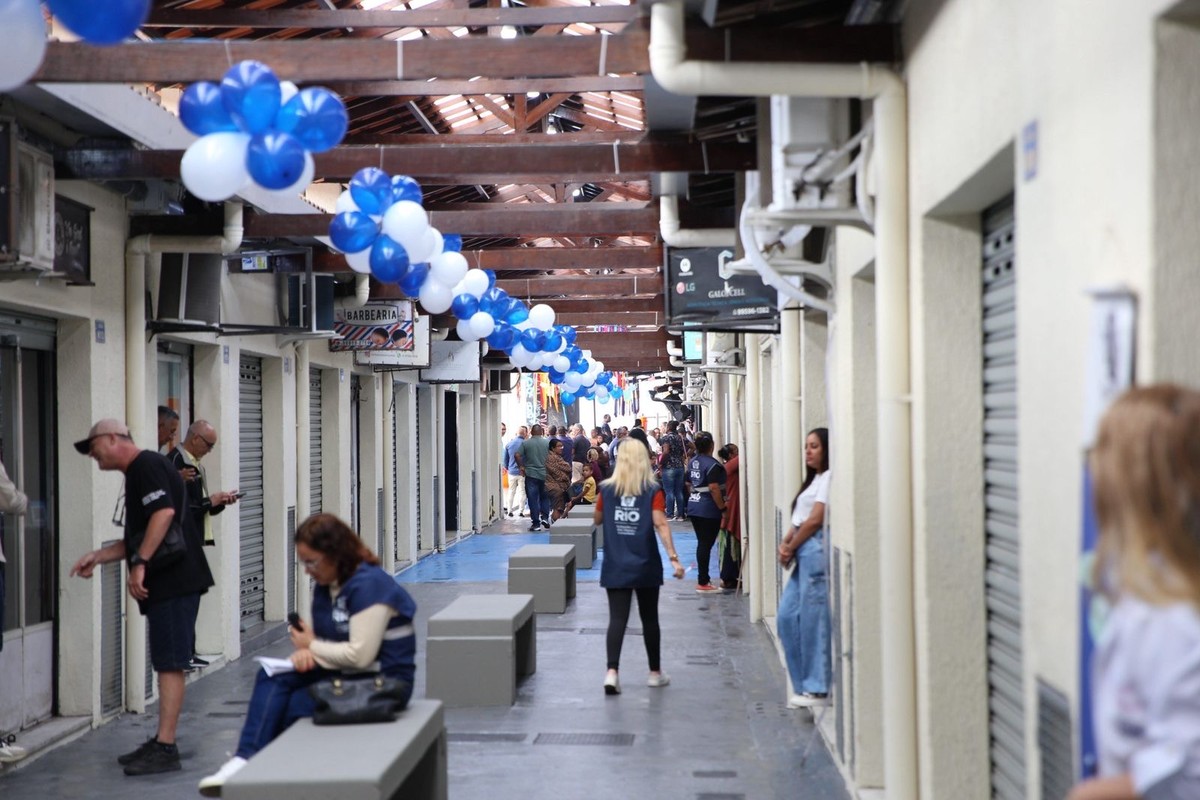 Centro Comercial Joaquim de Queiroz é revitalizado com investimento de R$ 1,2 milhão no Complexo do Alemão