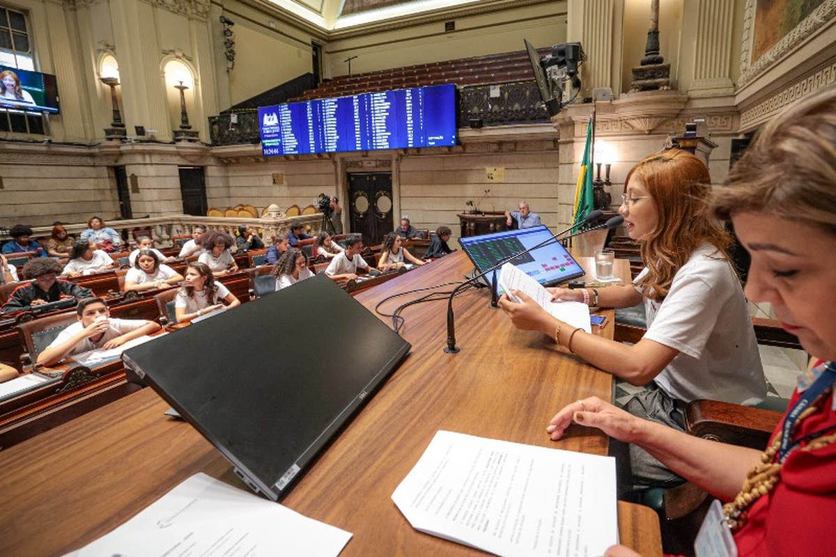 Câmara Juvenil do Rio propõe leis para combater assédio e promover saúde mental entre jovens