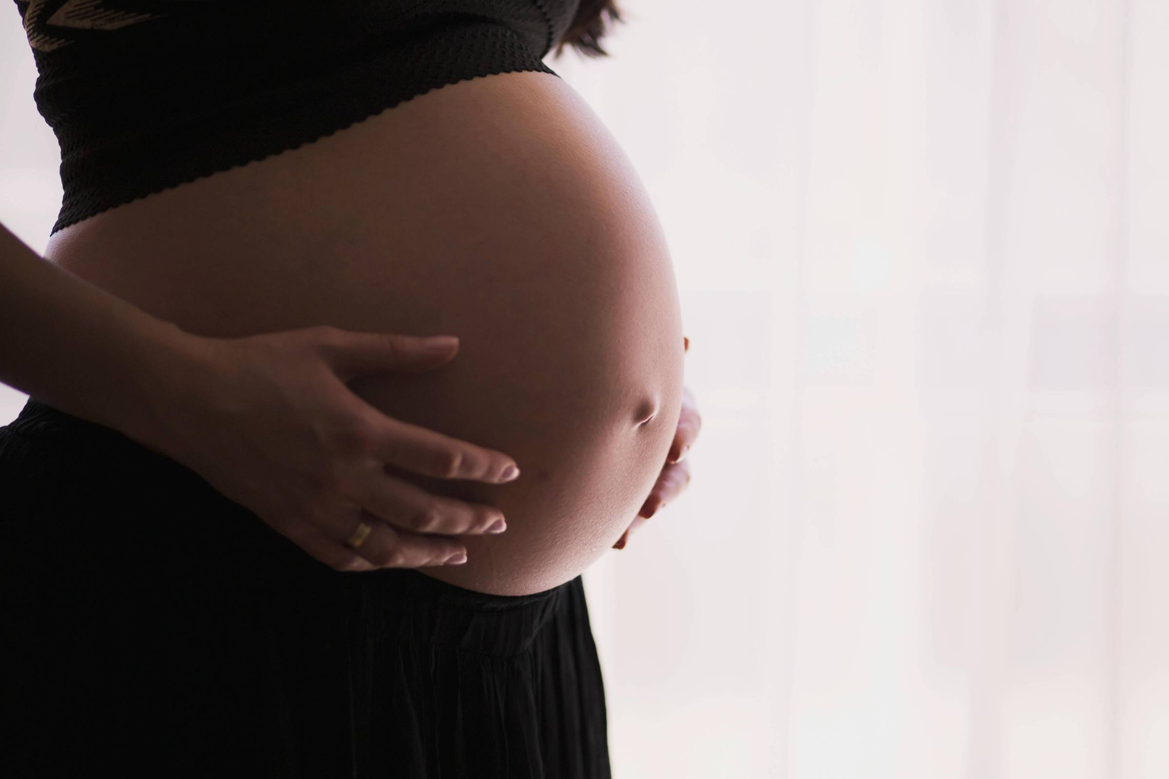 Violência obstétrica no Paraná: 38 das 53 denúncias relatam agressões emocionais a gestantes