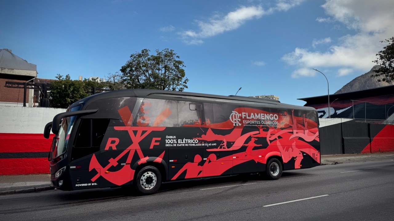 Flamengo adota ônibus 100% elétrico da BYD para transporte de atletas olímpicos e promove sustentabilidade