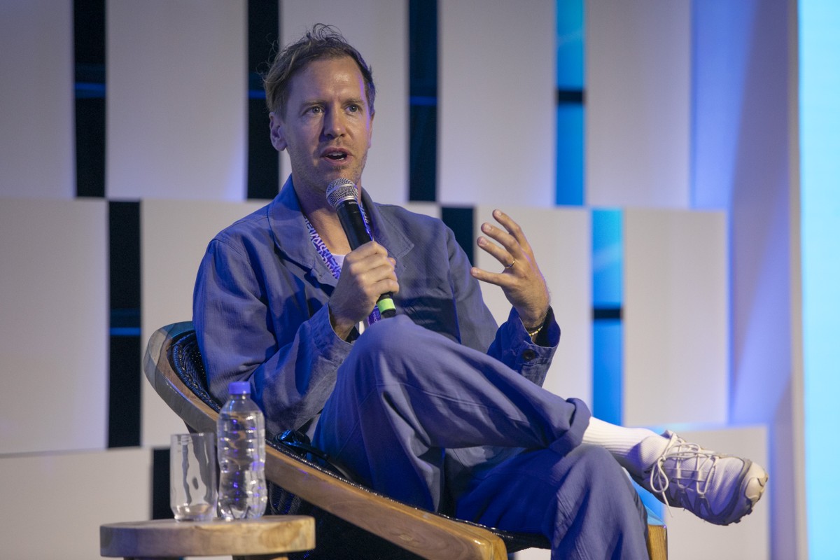 Sebastian Vettel destaca a importância da sustentabilidade na Fórmula 1 durante palestra no Brasil