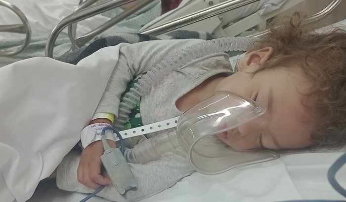 Campanha busca apoio para tratamento urgente de menina com anemia aplástica e medicamentos inacessíveis pelo SUS