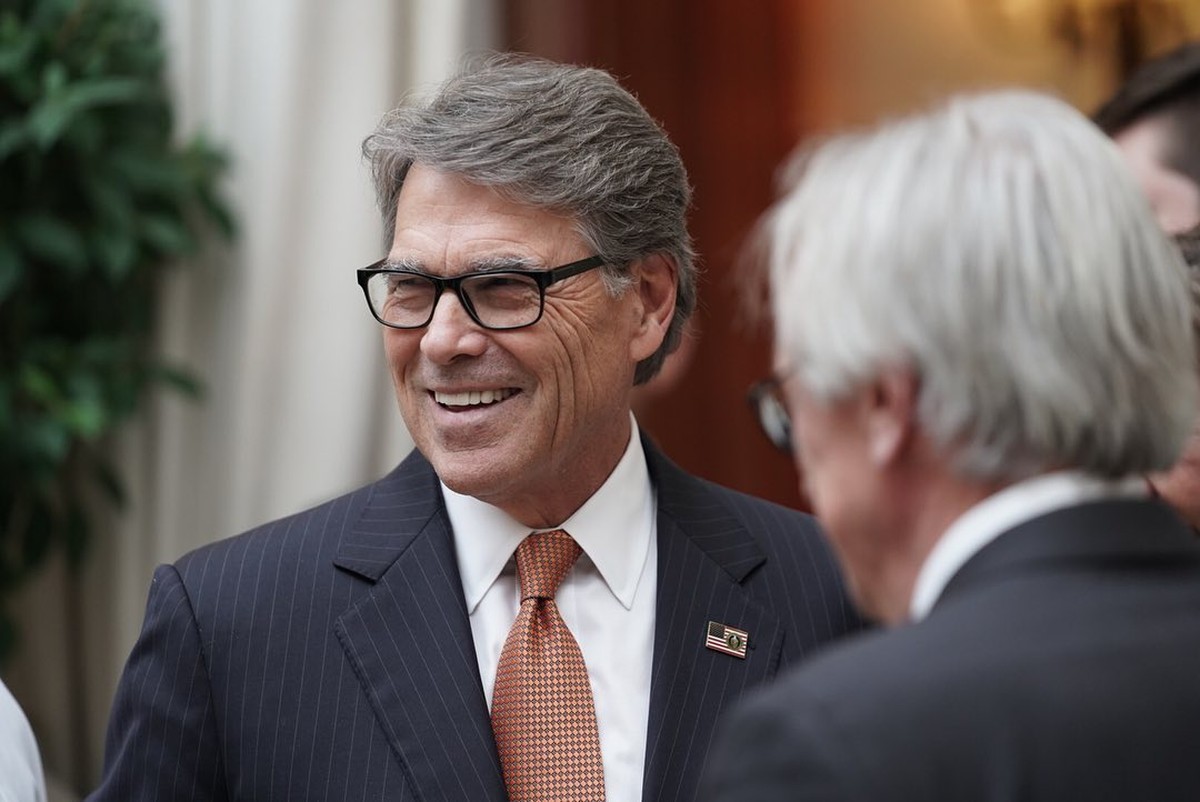 Rick Perry defende a ibogaina como tratamento inovador para traumas e dependência química