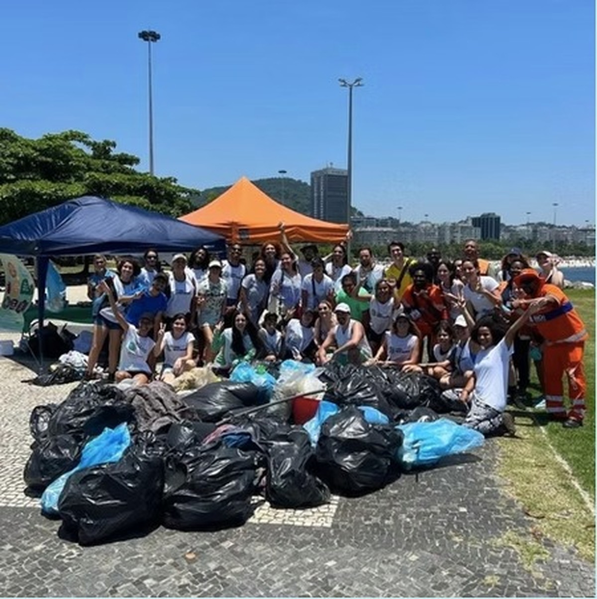 Voluntários se mobilizam para mutirão de limpeza na Praia do Flamengo e preservação do meio ambiente