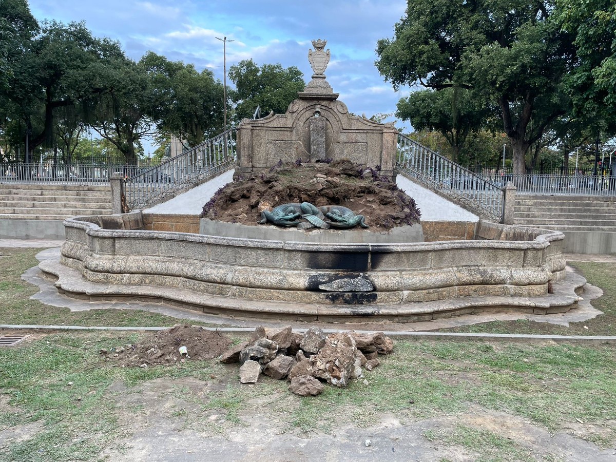 Vândalos tentam furtar esculturas do Chafariz dos Jacarés e causam danos ao patrimônio histórico do Rio