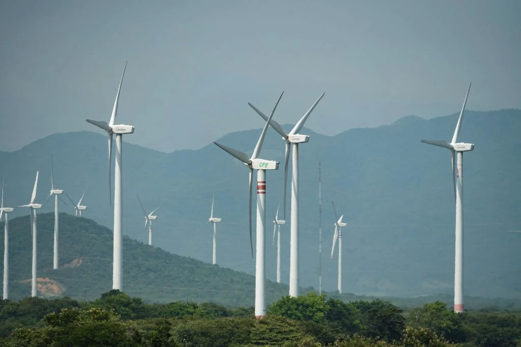 Claudia Sheinbaum promete transformar o México em líder em energia renovável até 2030