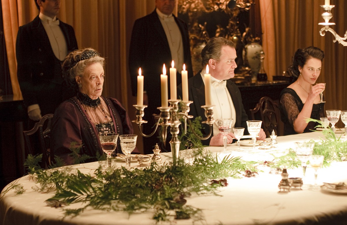 Itens icônicos de "Downton Abbey" serão leiloados em prol de crianças com doenças graves nesta segunda-feira