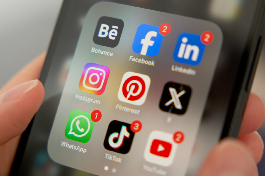Regulação das redes sociais avança no Congresso após denúncias de sexualização de menores na internet