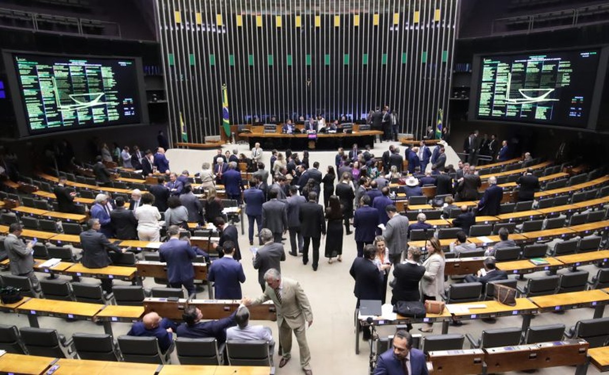 Câmara dos Deputados acelera votação de projeto para proteger crianças nas redes sociais após denúncias de exploração