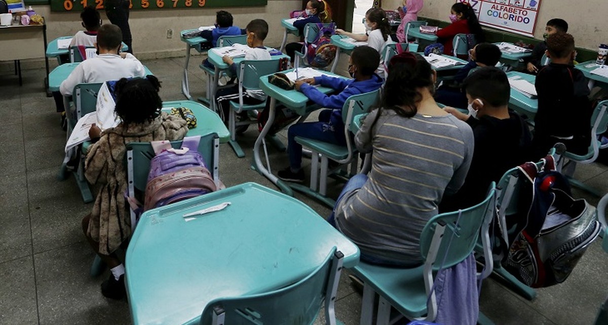 Implantação do ensino em tempo integral avança lentamente nas escolas brasileiras e gera preocupações