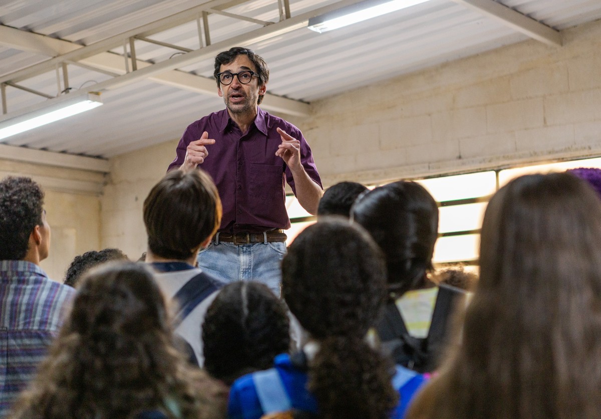 Julio Andrade brilha como diretor em ‘Escola sem muros’, retratando a transformação da educação em Heliópolis
